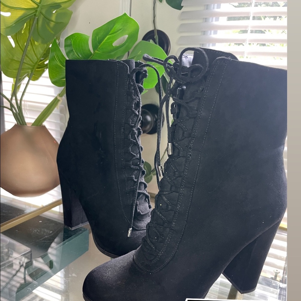Carlos Santana booties size 10. Only worn once